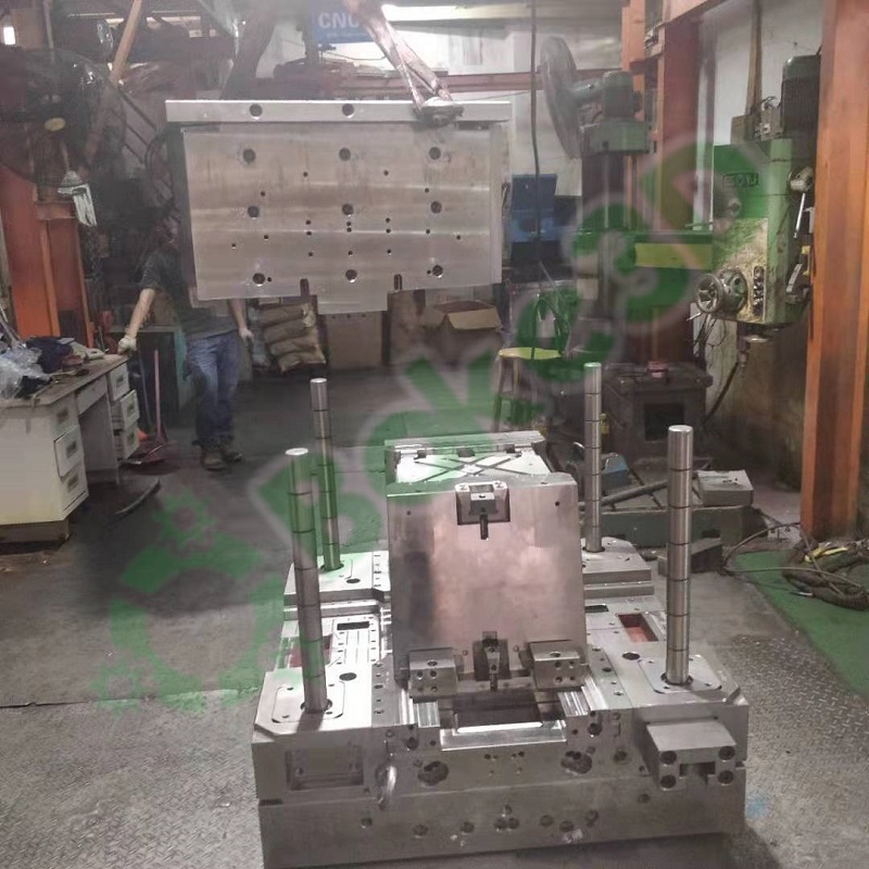 Plastic-mold-workshop-1