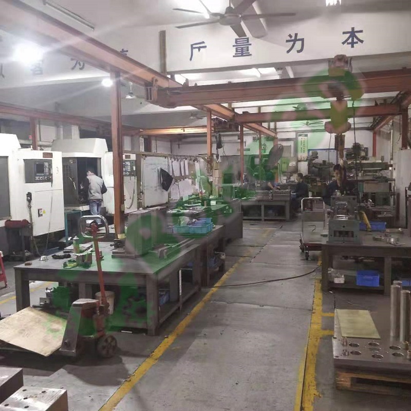 Plastic-mold-workshop-2